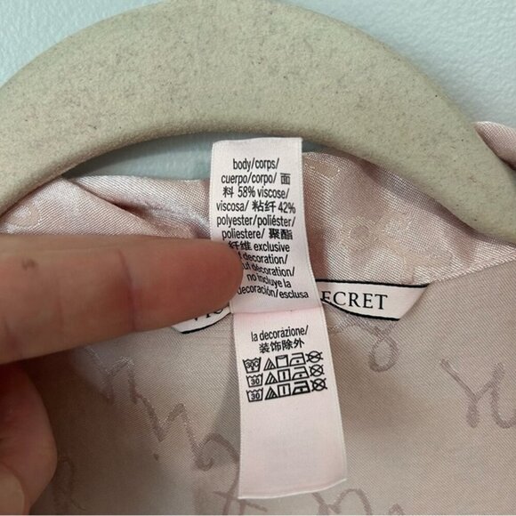 Victoria's Secret Pink Satin Button Front Romper Pajamas Women’s Size Large - Picture 5 of 7